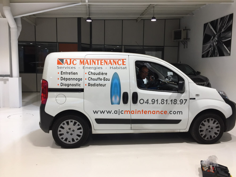 Realisations-communication-decoration-vehicule-ajc-maintenance
