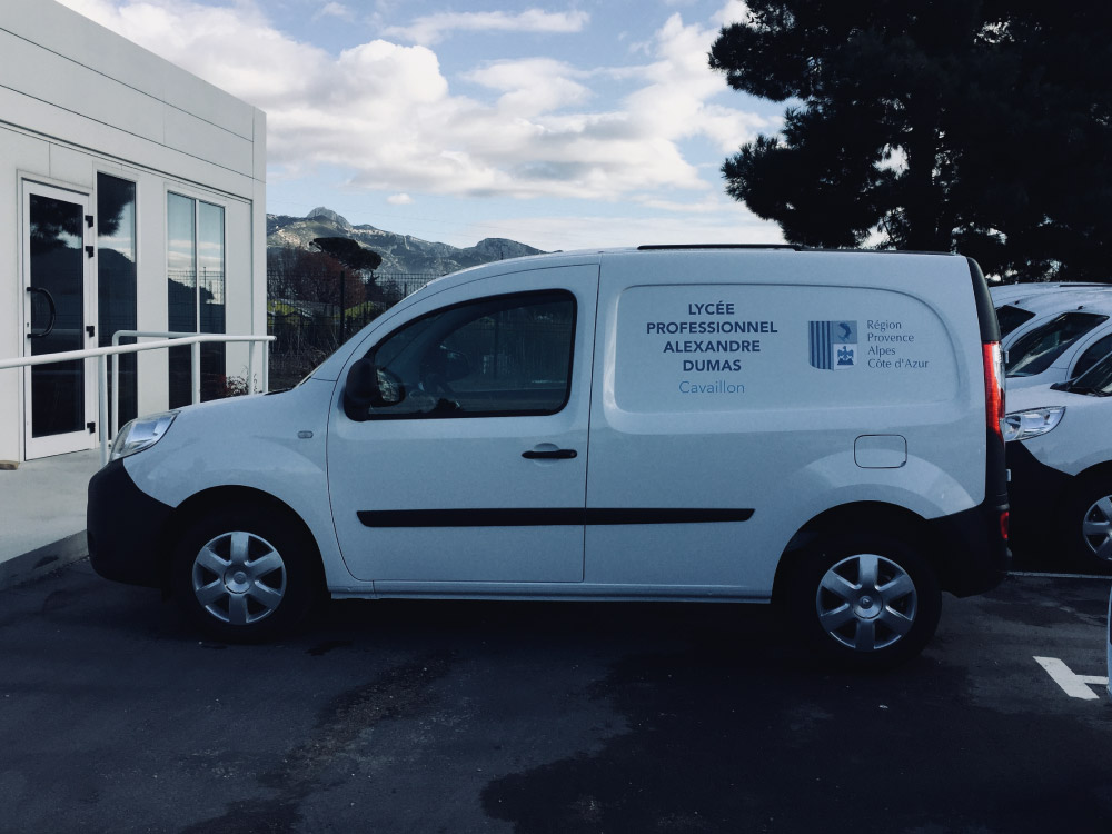 Realisations-communication-decoration-vehicule-lycée-professionnel-alexandre-dumas