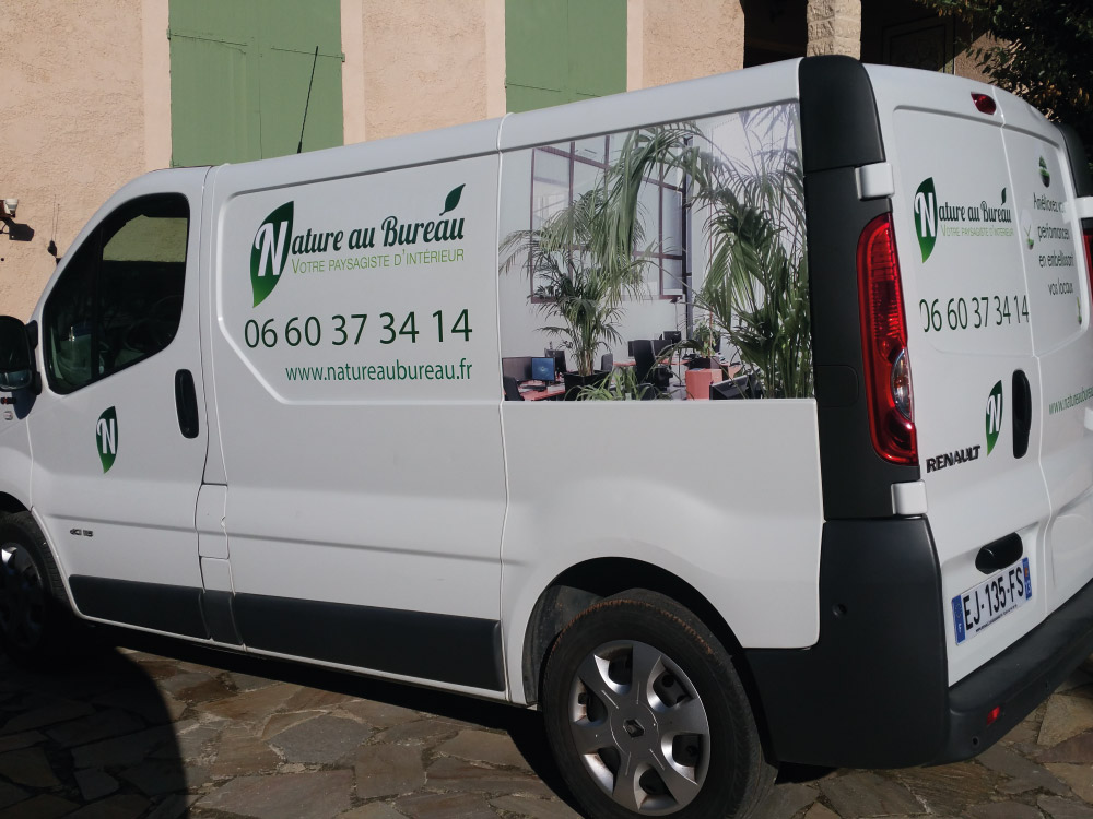 Realisations-communication-decoration-vehicule-nature-au-bureau