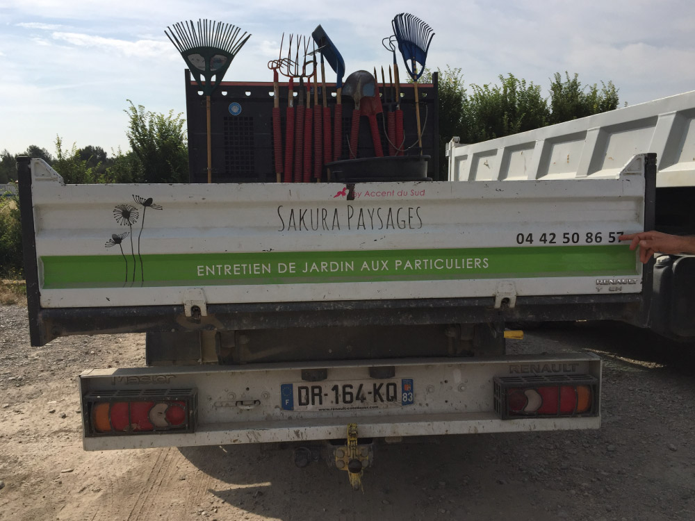 Realisations-communication-decoration-vehicule-sakura-paysages