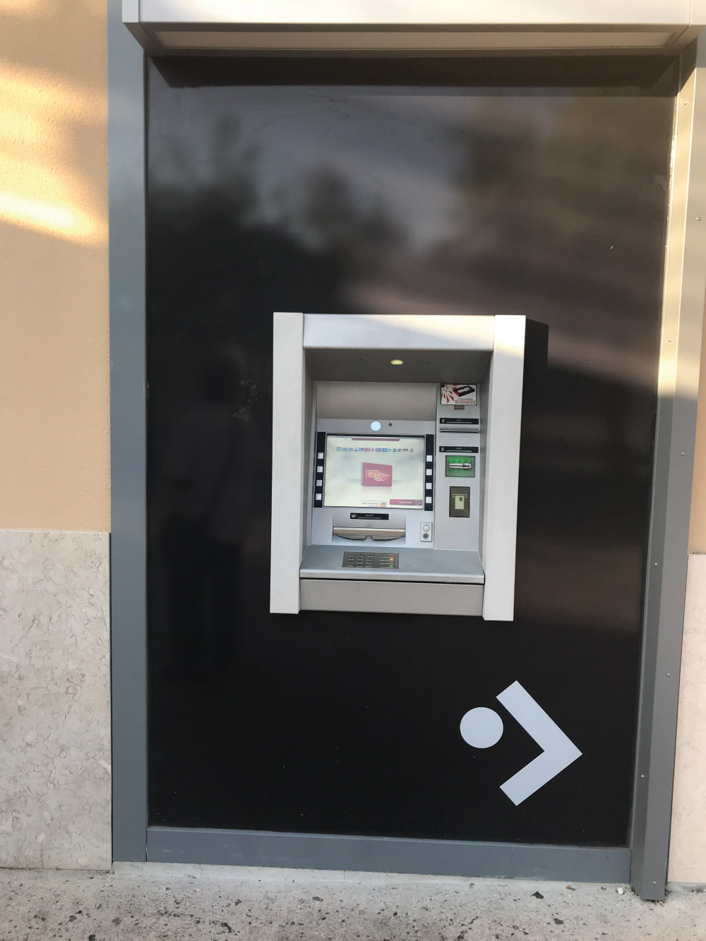Realisations-decoration-covering-distributeur-banque