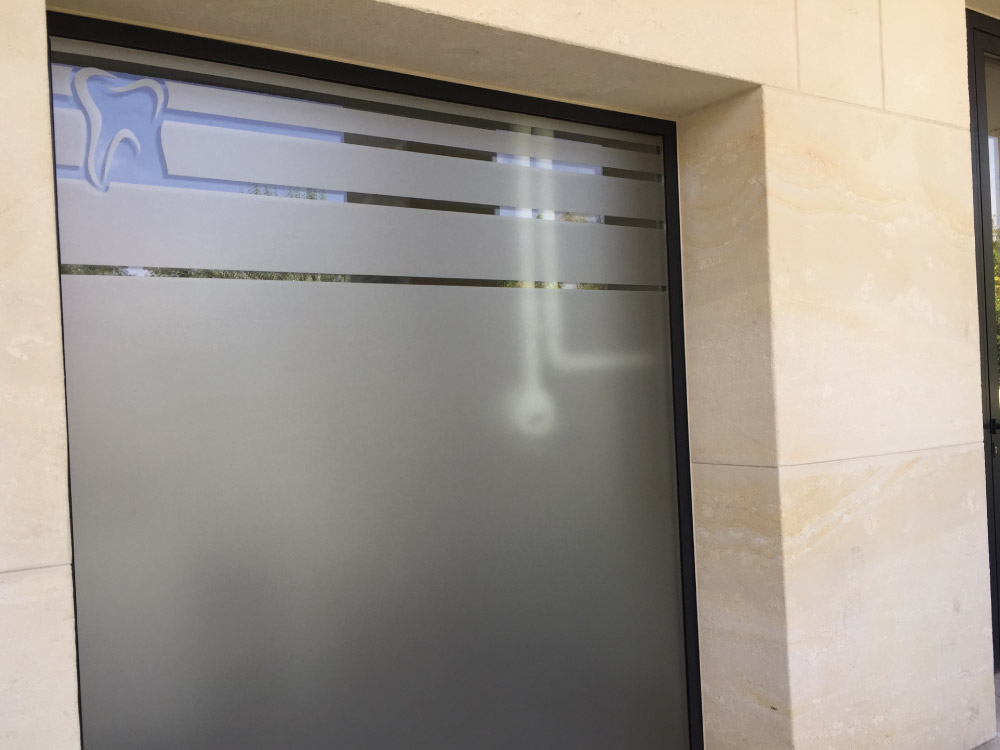 Realisations-decoration-film-depoli-cabinet-dentaire