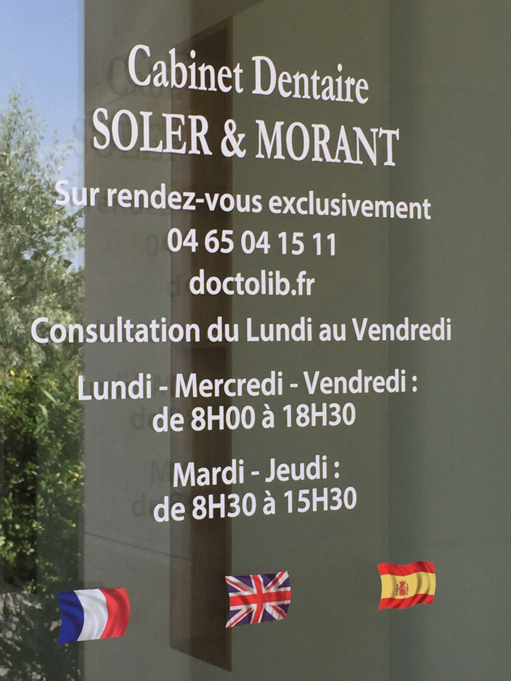 Realisations-decoration-lettre-decoupee-cabinet-dentaire