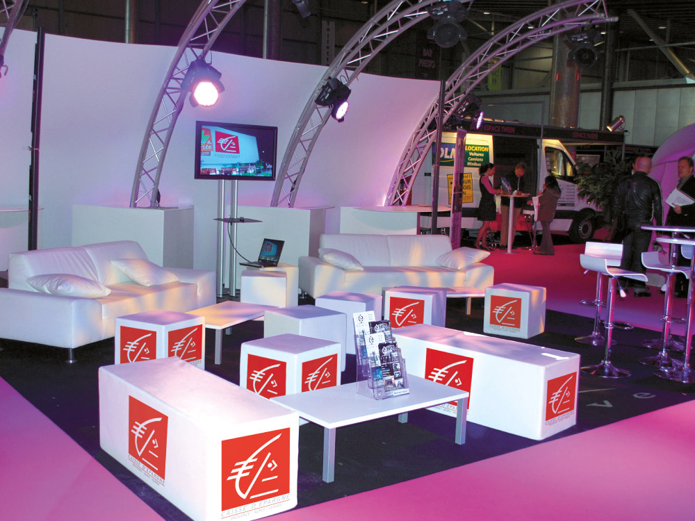 Realisations-decoration-stand-salon-objet-pouf-impressions-numerique