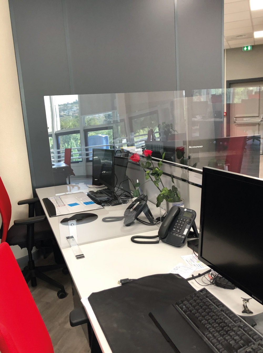 Realisations-protection-bureau-plexiglass-eiffage