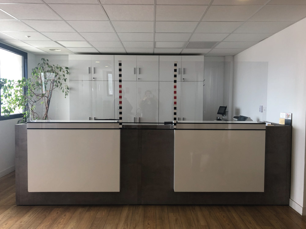 Realisations-protection-plexiglass-accueil-eiffage