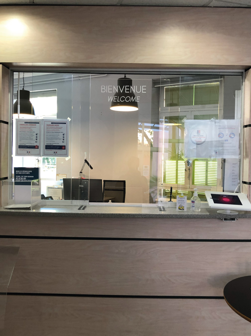 Realisations-protection-plexiglass-cirm-2