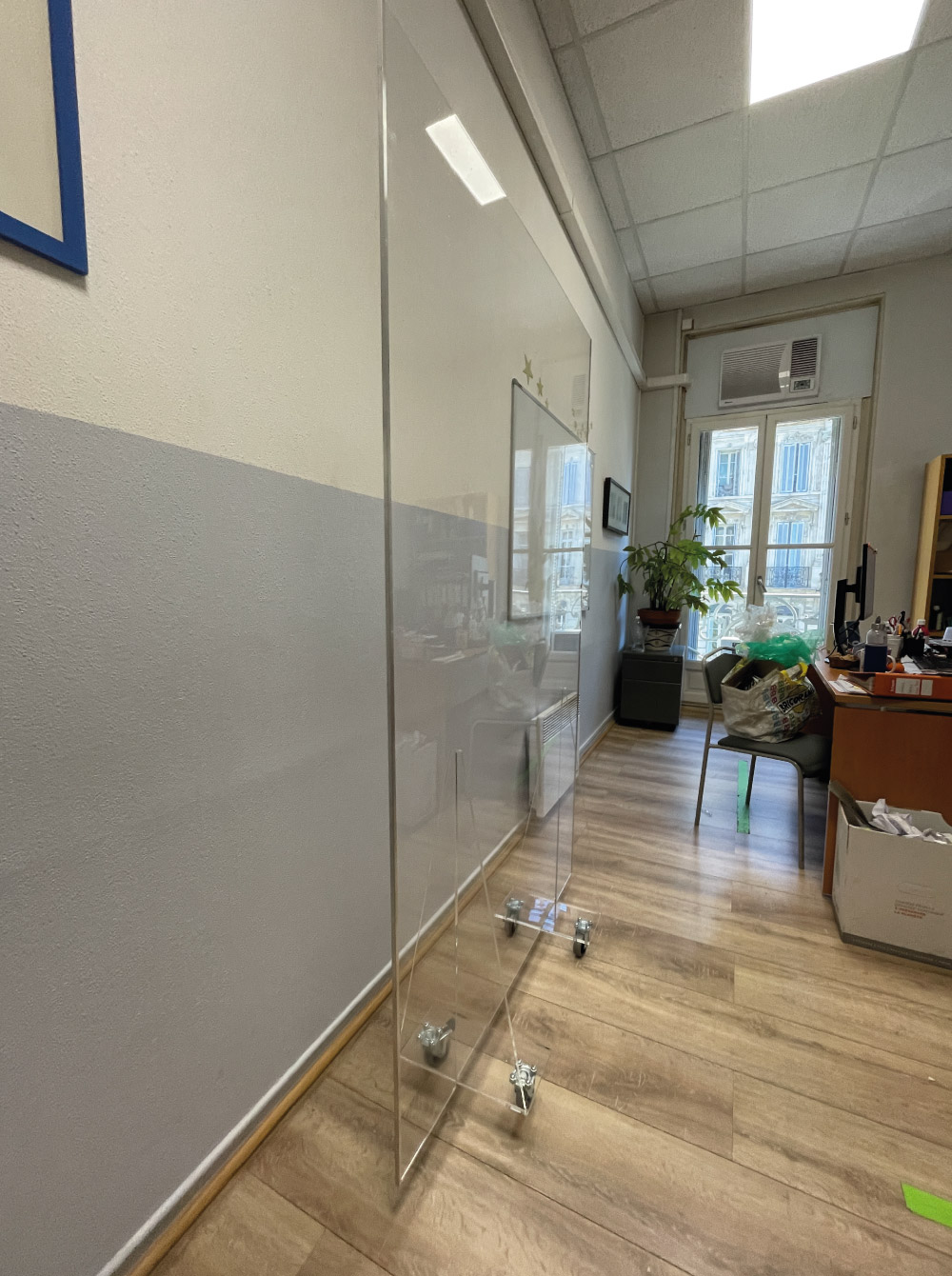 Realisations-protection-plexiglass-mobile-sur-mesure-3