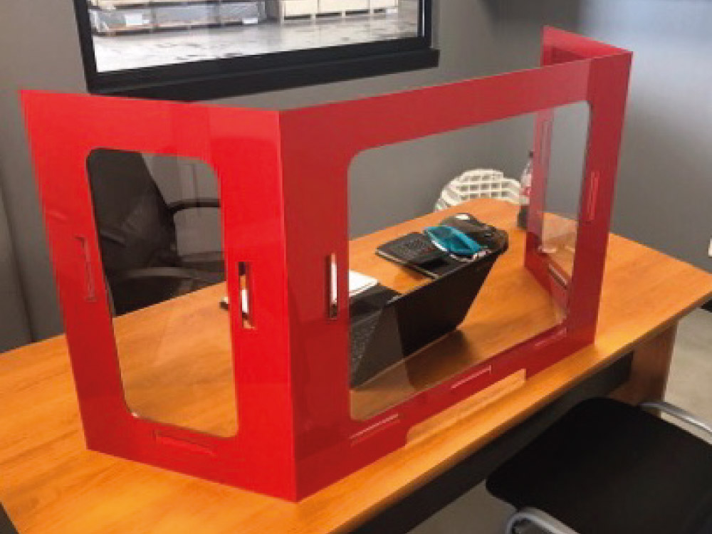 Realisations-protection-plexiglass-mobile-sur-mesure