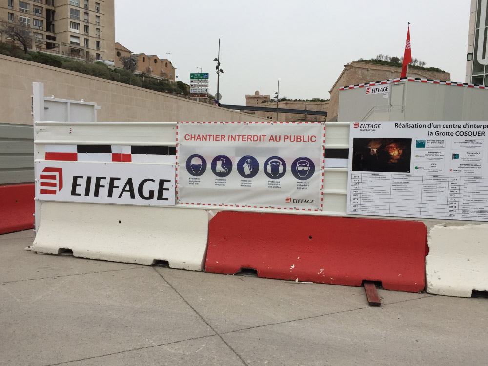Realisations-signaletique-bache-micro-perforee-eiffage