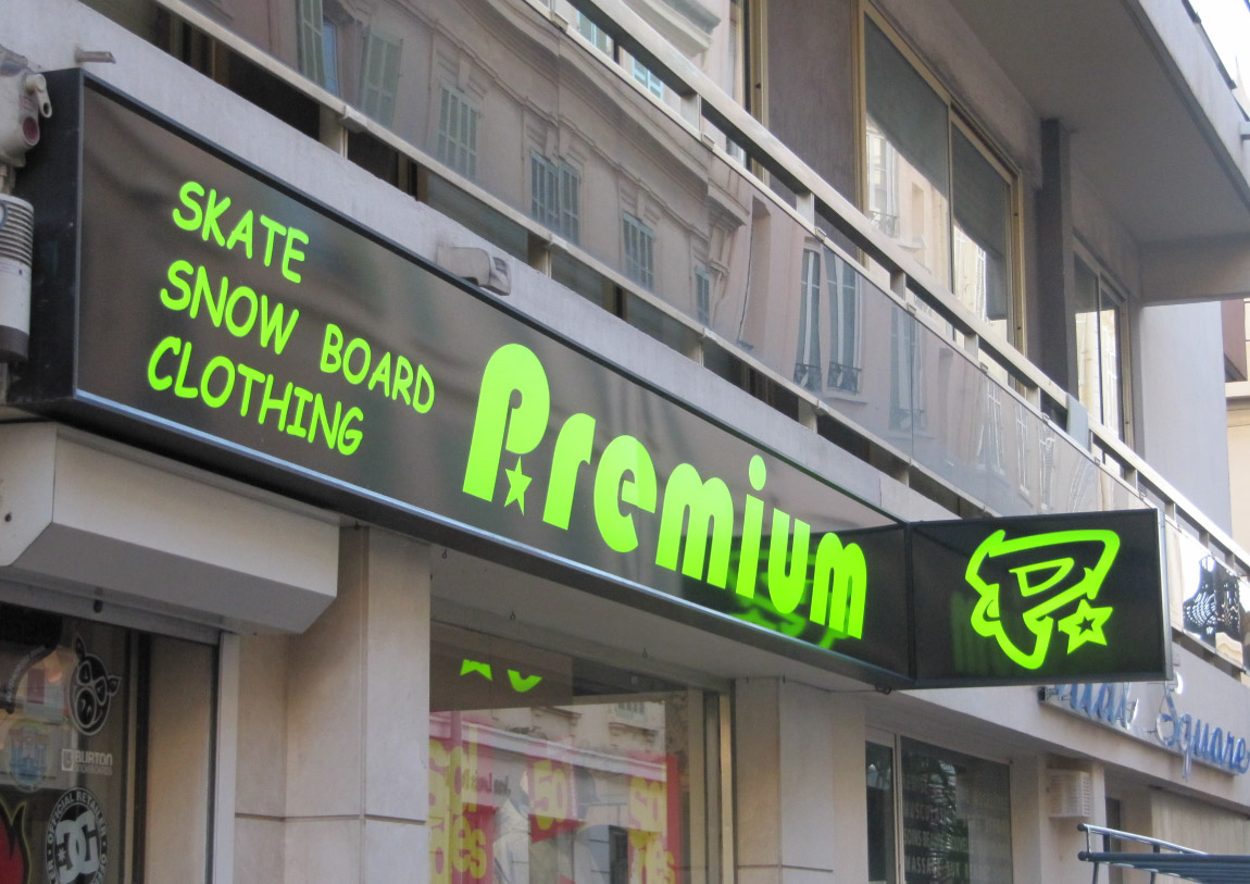 Realisations-signaletique-enseigne-lumineuse-premium