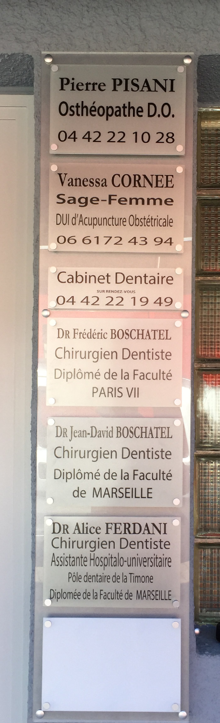 Realisations-signaletique-plaque-plexi-cabinet-medical
