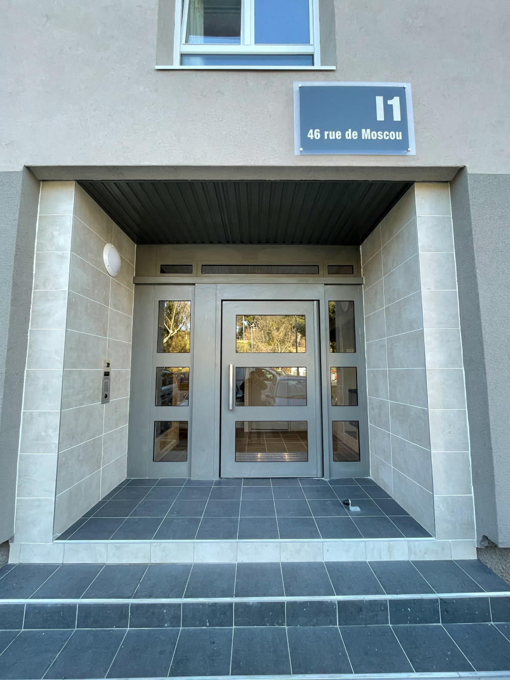 Realisations-signaletique-plaque-plexi-eiffage