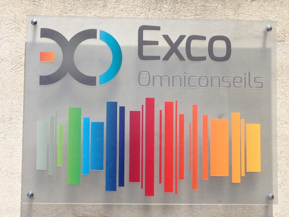 Realisations-signaletique-plaque-plexi-exco